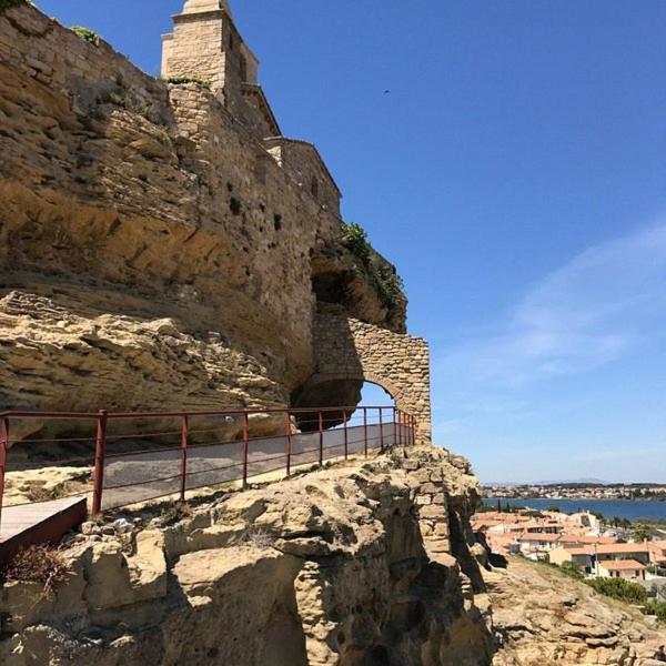Charmante Maison De Ville Avec Jardin, Terrasse Et Terrain De Petanque Fos-sur-Mer Exterior foto